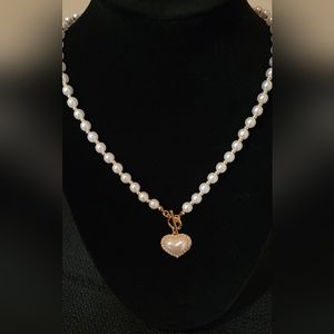Faux pearls heart necklace